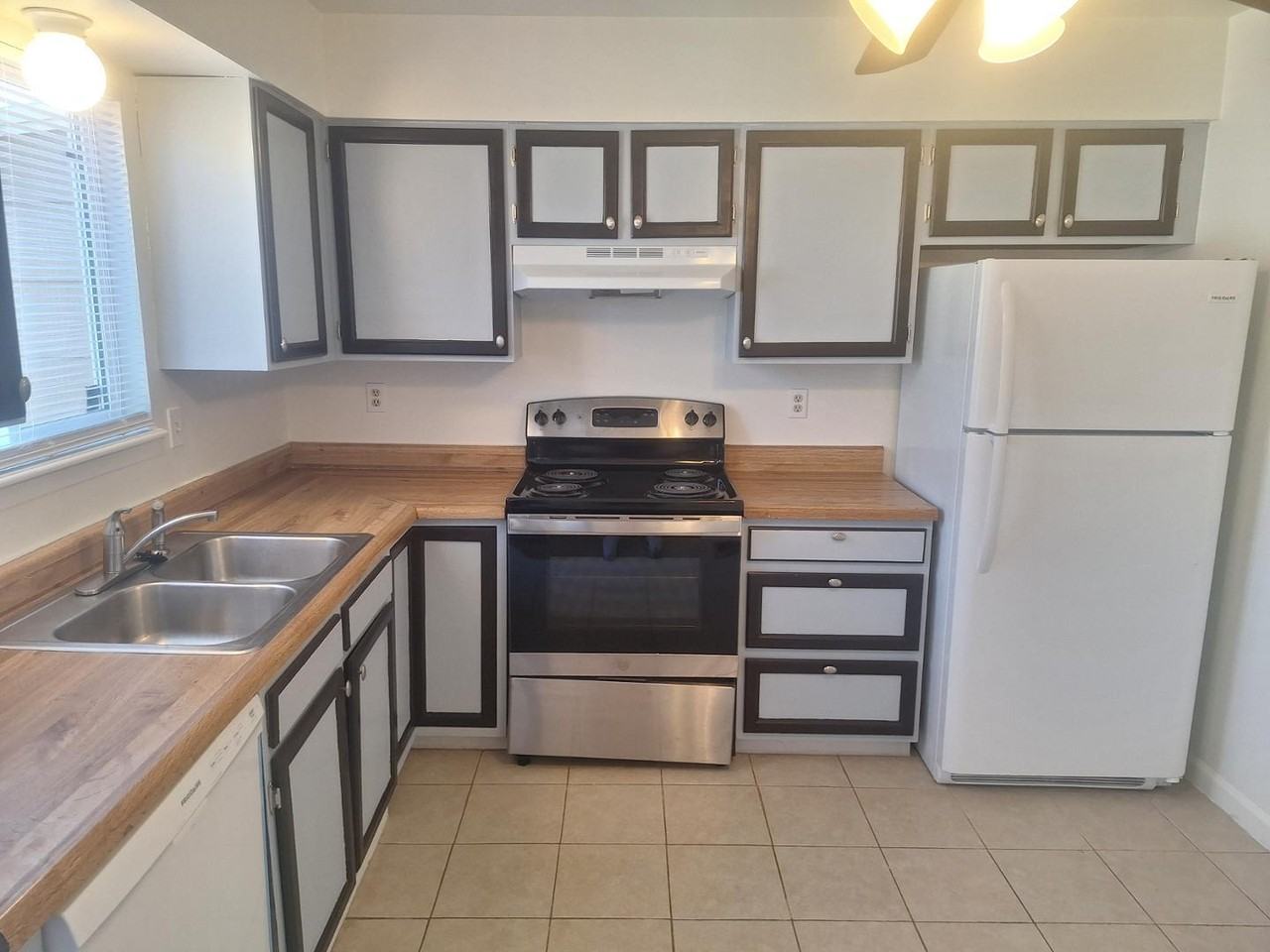 1966 Mineola Ct #B - Photo 2 of 12