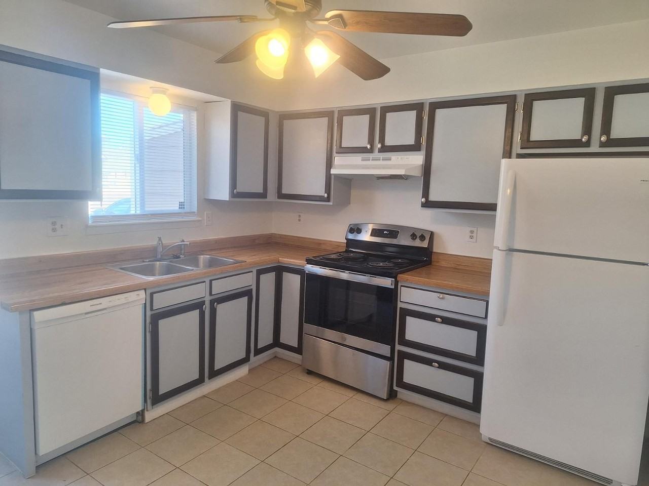 1966 Mineola Ct #B - Photo 3 of 12