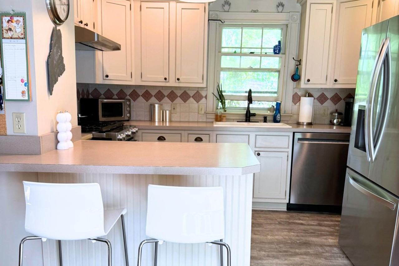 222 Hillside St - Photo 3 of 5