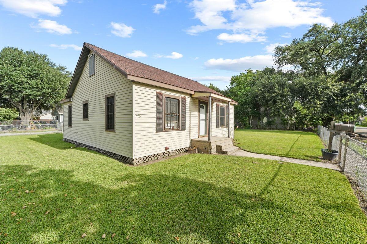 210 Rouse St - Photo 3 of 26