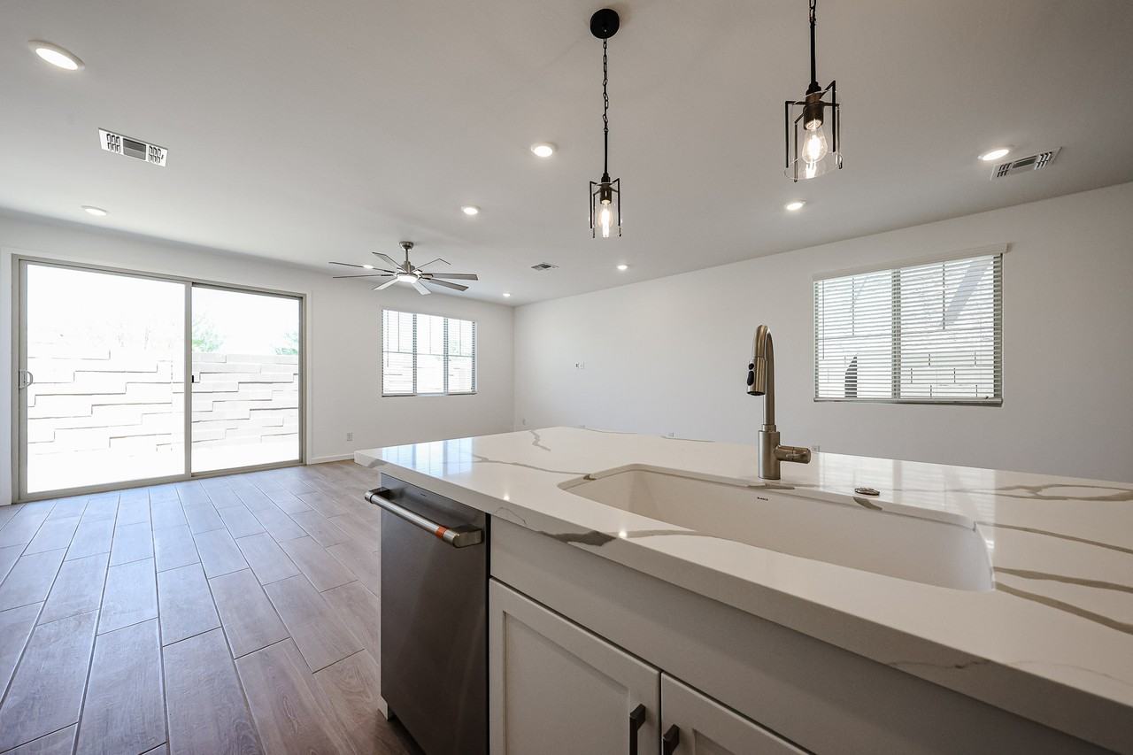 2484 W Rowel Rd - Photo 7 of 48