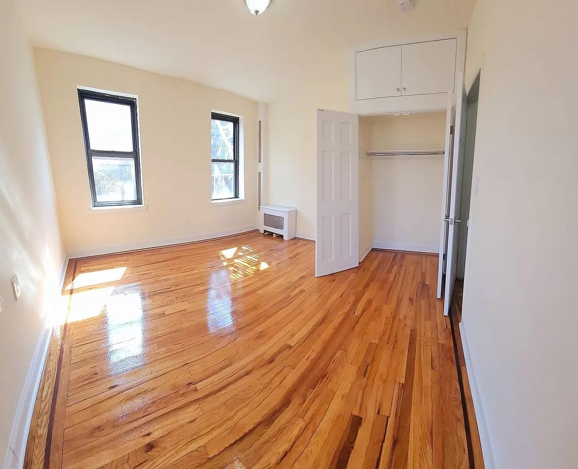 13224 Maple Ave - Photo 2 of 9