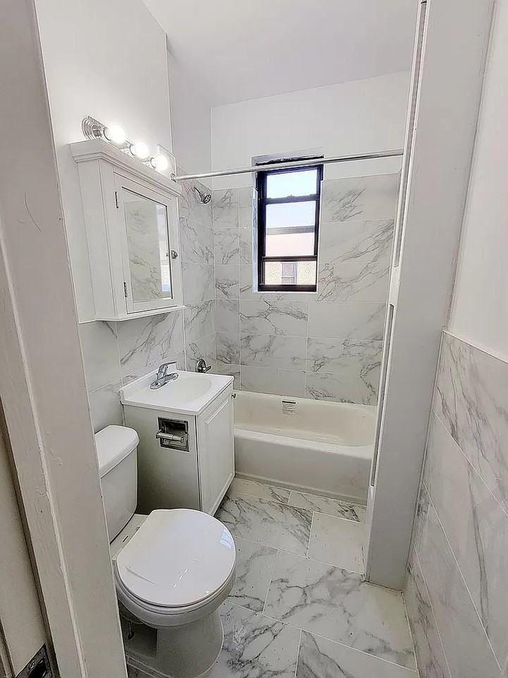 13224 Maple Ave - Photo 3 of 9