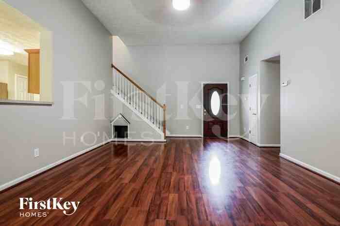 516 Stonecrest Pl - Photo 2 of 14