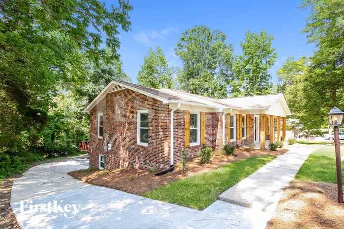 1810 Chestnut Dr - Photo 2 of 15