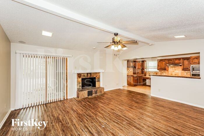 2012 Garden Oaks Dr - Photo 2 of 15