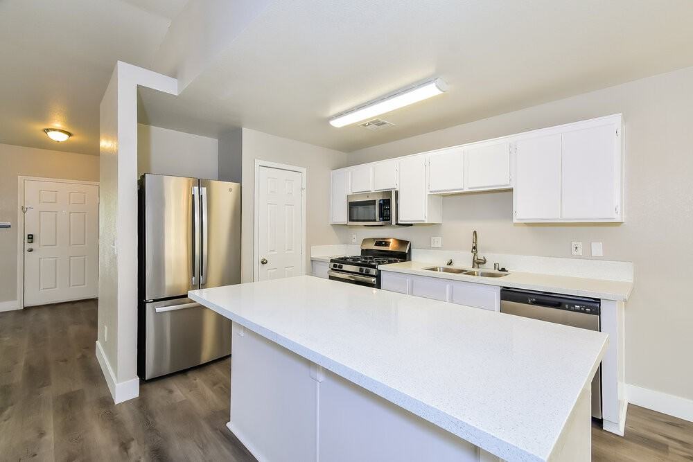 3015 W Hammer Ln - Photo 5 of 16