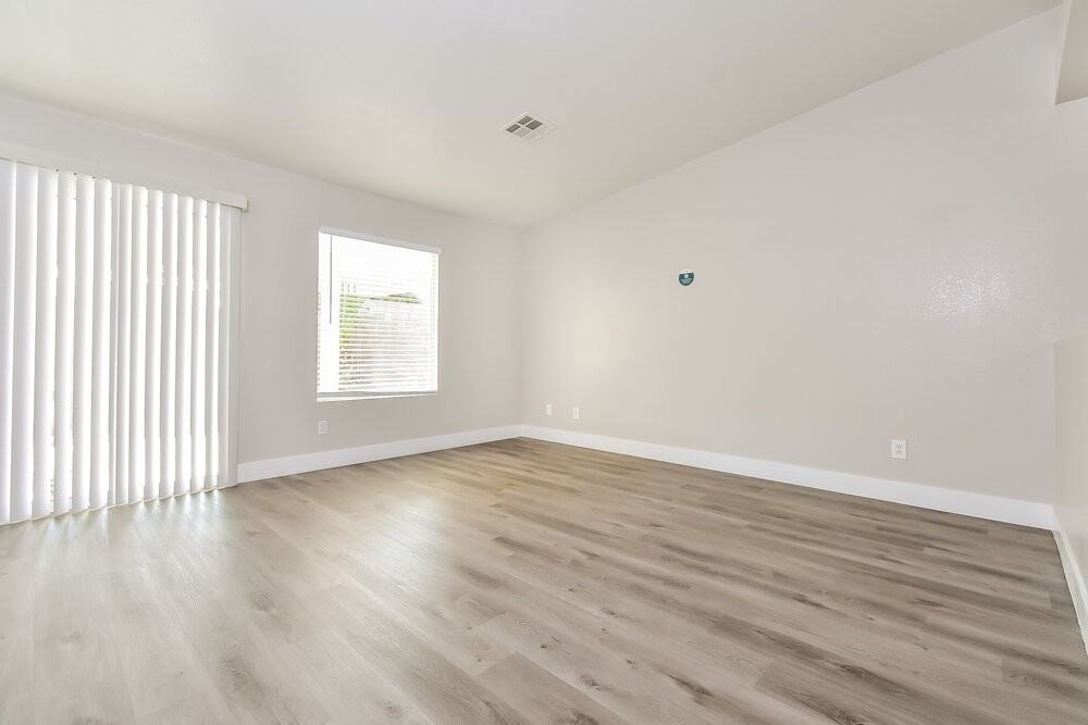 3015 W Hammer Ln - Photo 7 of 16