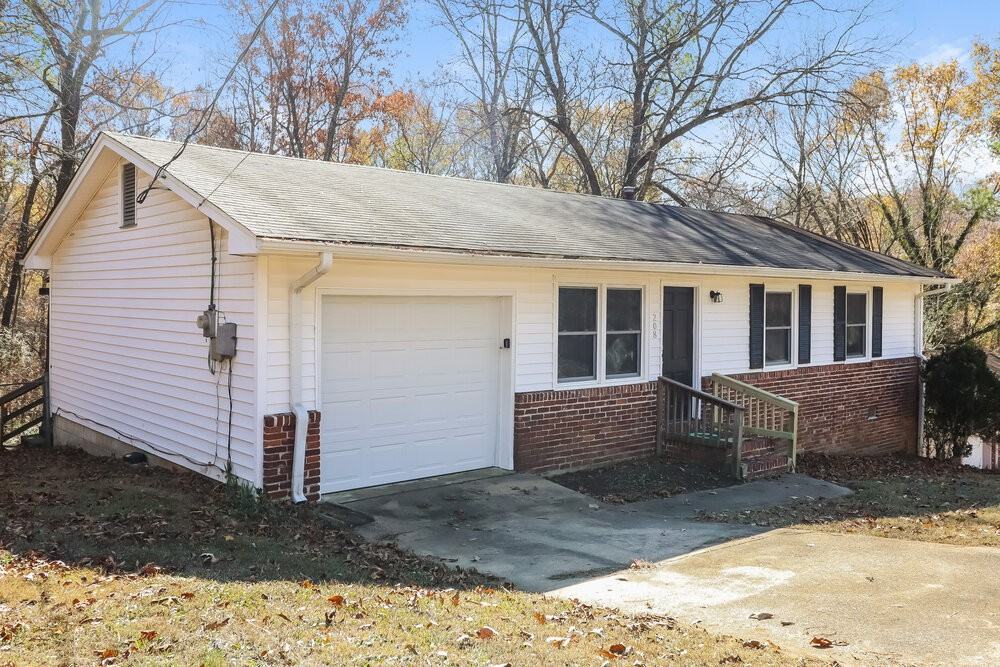 208 Sam Pate Dr - Photo 3 of 16