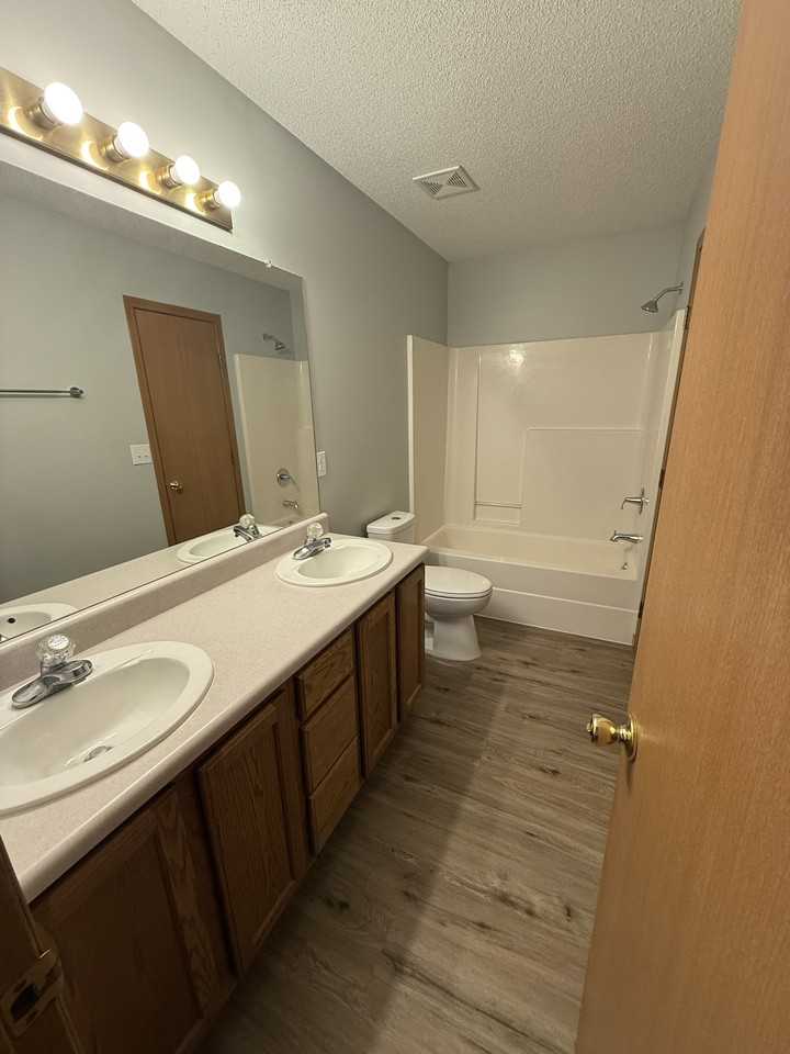 757 Plantation St - Photo 2 of 13