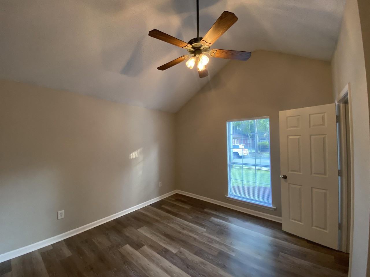 1603 Hendry Ave - Photo 3 of 27