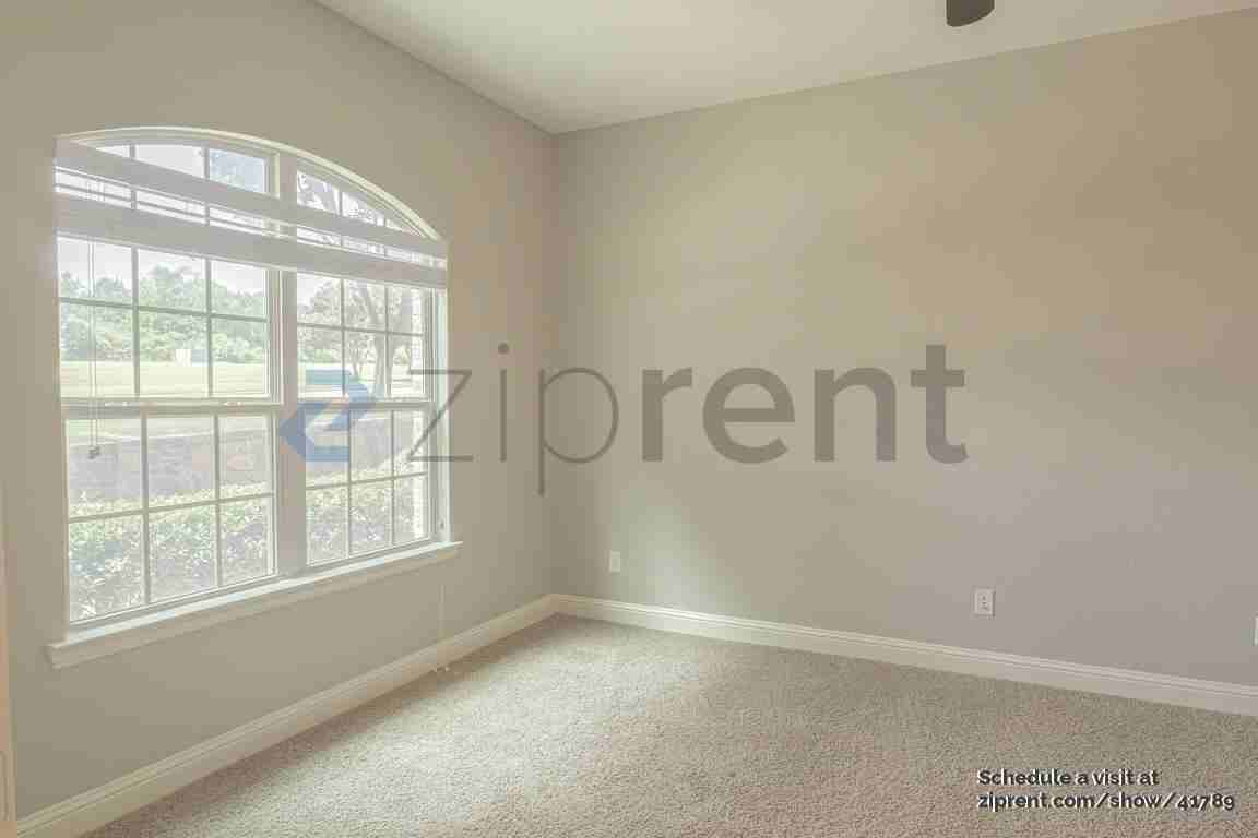 527 W Royal Ln - Photo 6 of 31