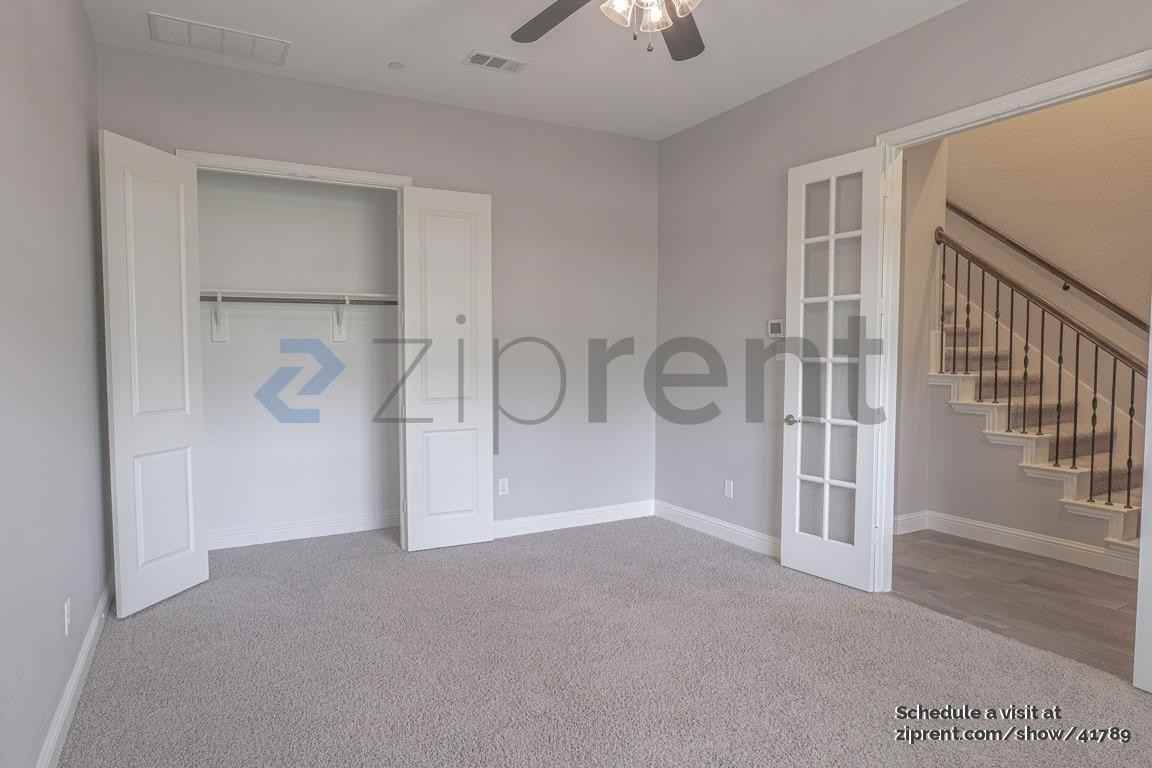 527 W Royal Ln - Photo 7 of 31