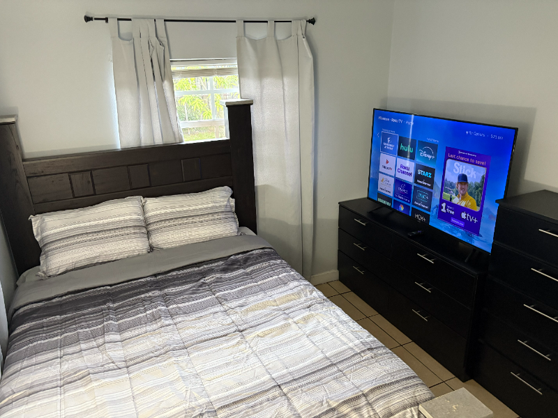 2460 Nw 30th Way - Photo 4 of 10