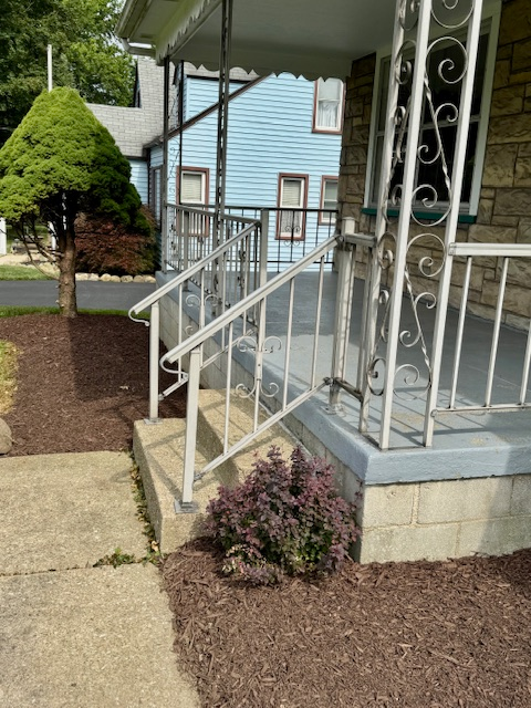 2239 Renwick Dr - Photo 3 of 6