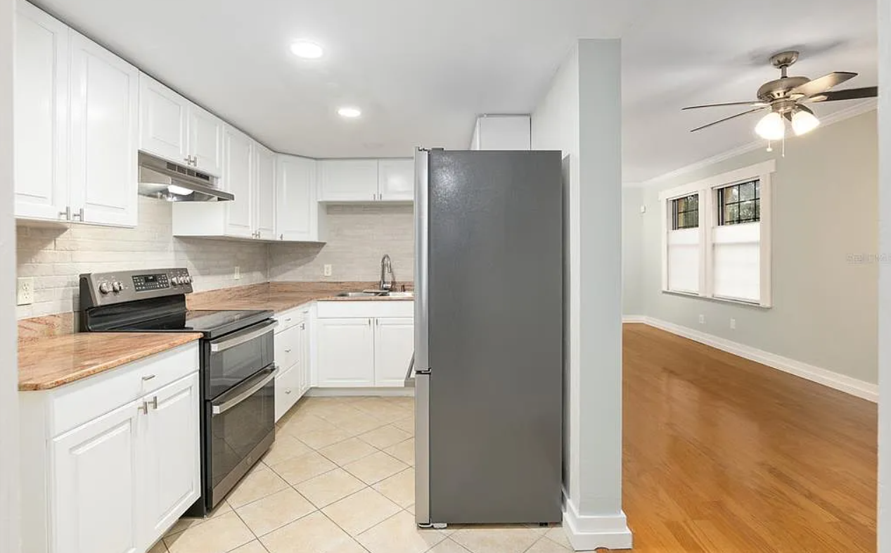 110 Ne 10th Ave #D - Photo 2 of 15