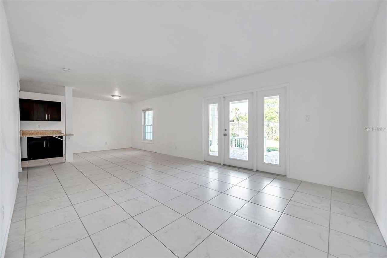 107 Seahorse Dr Se #A - Photo 3 of 19