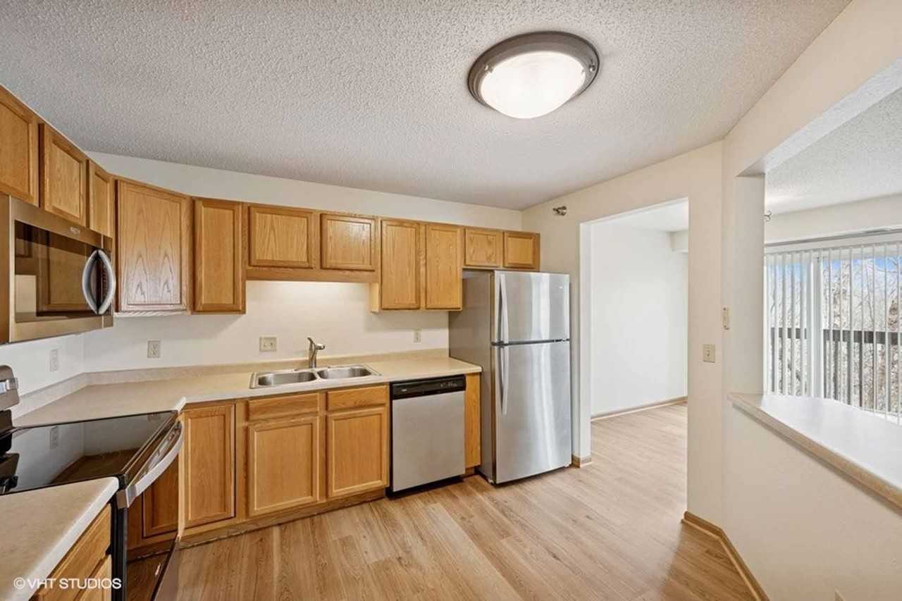 Lakewood Place Apartments - Photo 5 of 41