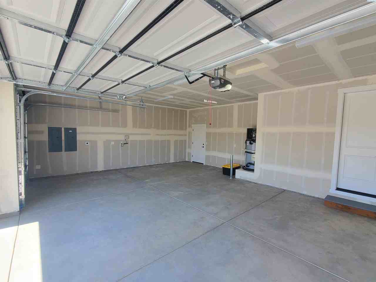 2855 Savanna Ave - Photo 4 of 29