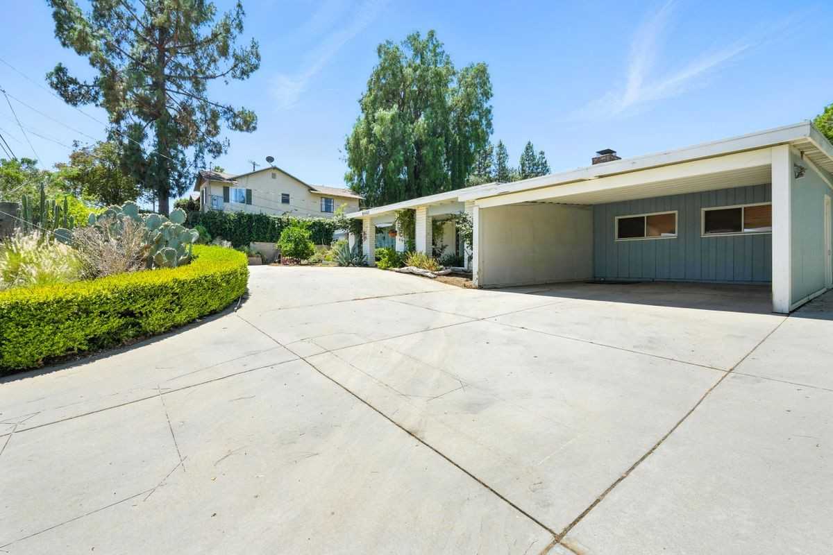 8461 Valley Circle Blvd - Photo 2 of 35