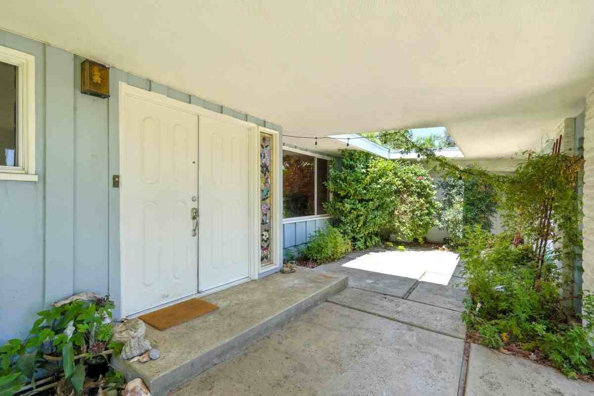 8461 Valley Circle Blvd - Photo 3 of 35