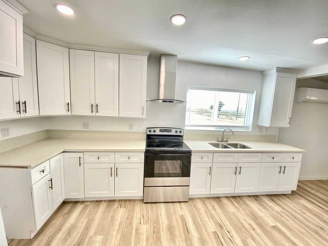 24729 Roxbury Rd ##A - Photo 2 of 10