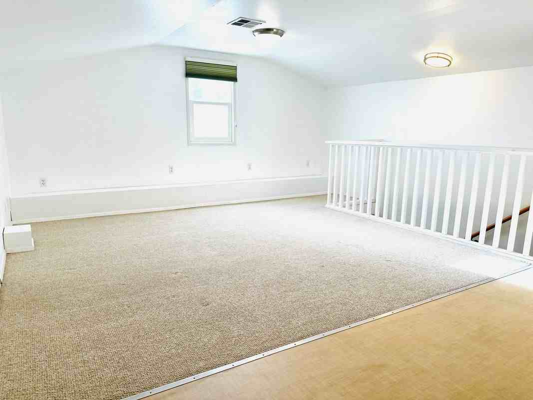 1111 Scofield Dr - Photo 2 of 4