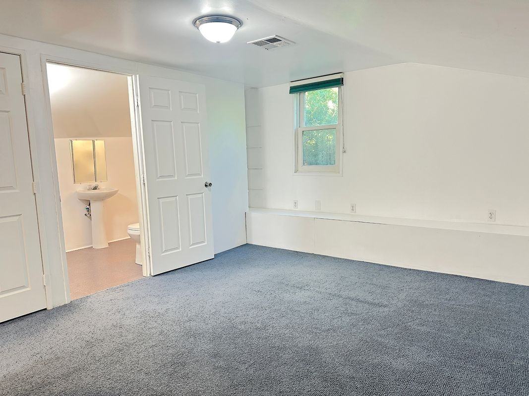 1111 Scofield Dr - Photo 3 of 4