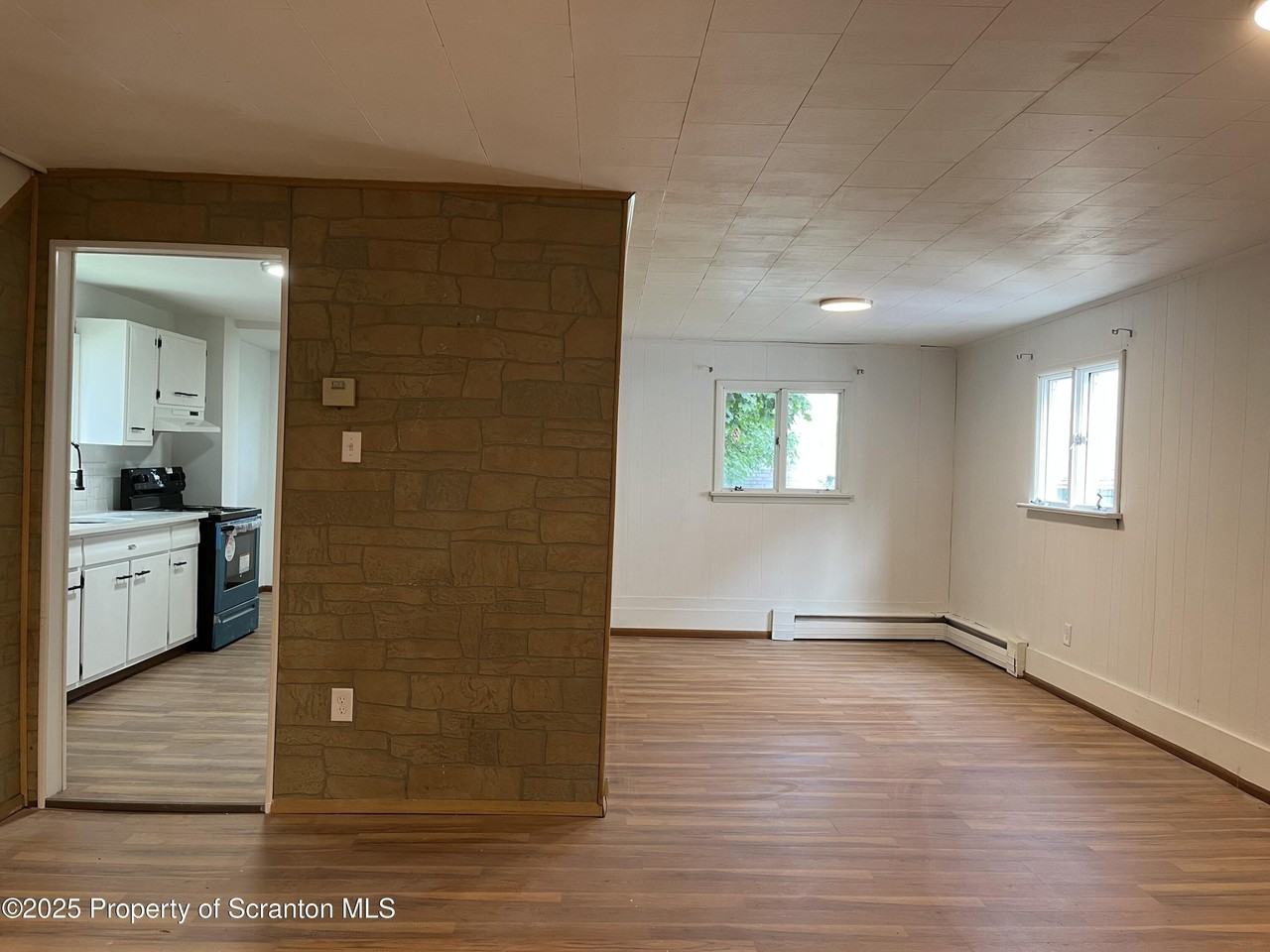 151 Wyoming Avenue - Photo 5 of 17