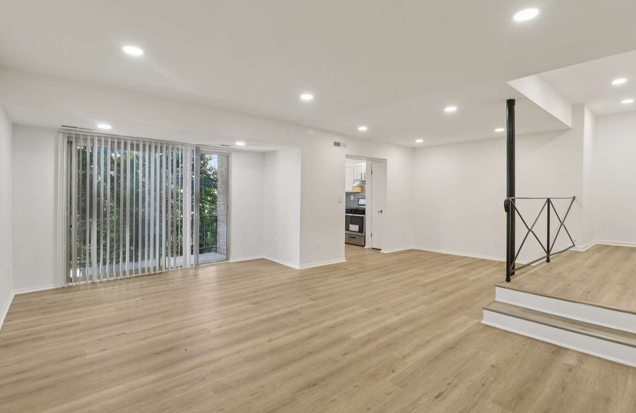 Barclay Square Apartments - Photo 5 of 32