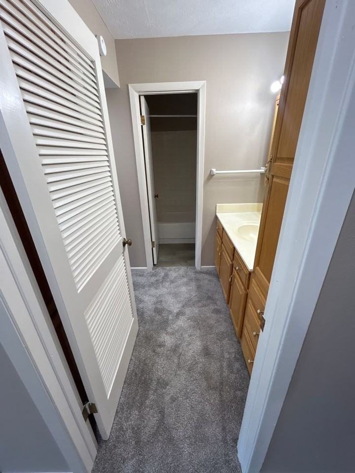 Plaza 93 Apartments - Photo 4 of 25