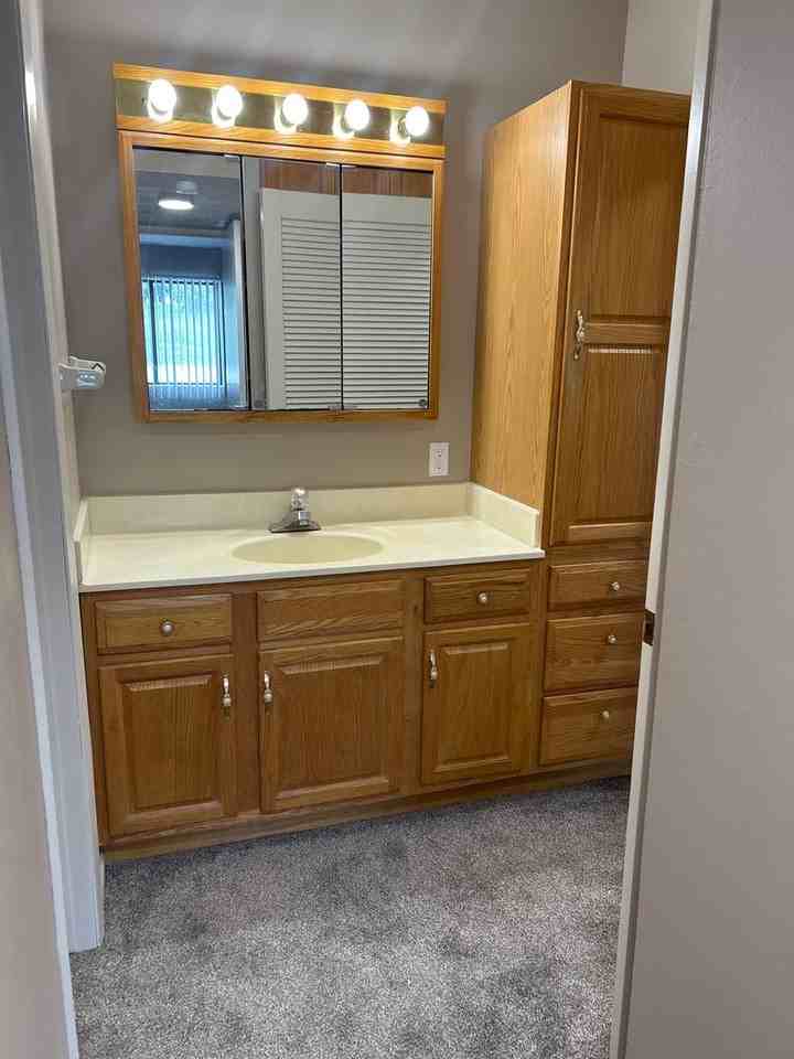 Plaza 93 Apartments - Photo 7 of 25