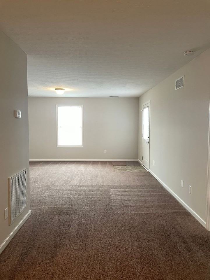 367 Upper Stone Ave - Photo 5 of 16