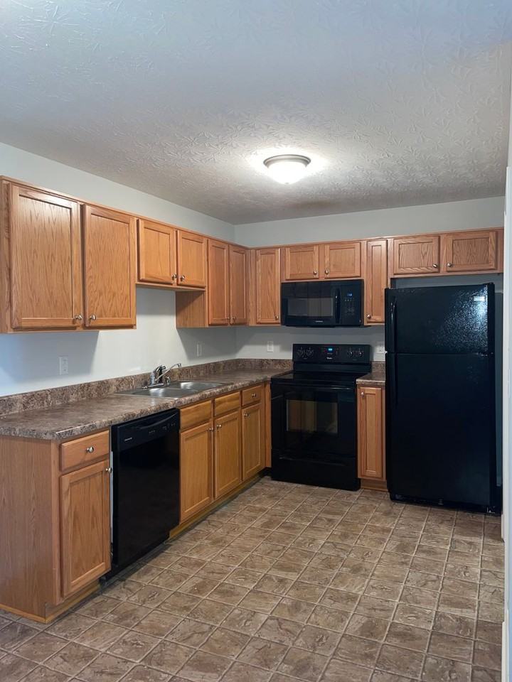 367 Upper Stone Ave - Photo 7 of 16