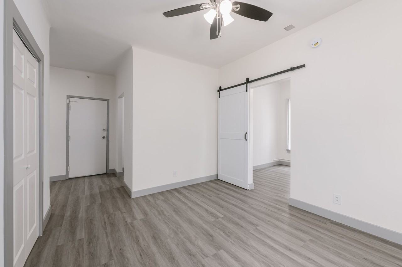 1623 N Mariposa - Photo 4 of 41