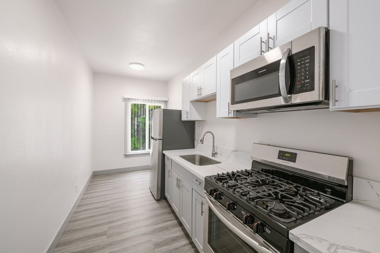 1623 N Mariposa - Photo 5 of 41