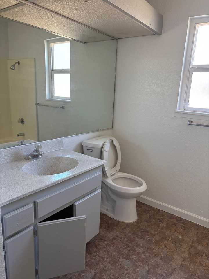 Raintree Garden Apartments - Photo 5 of 15