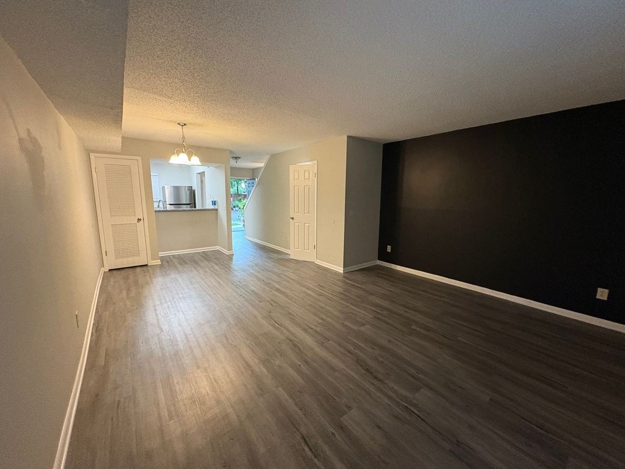 1357 Kingsley Ave - Photo 3 of 8