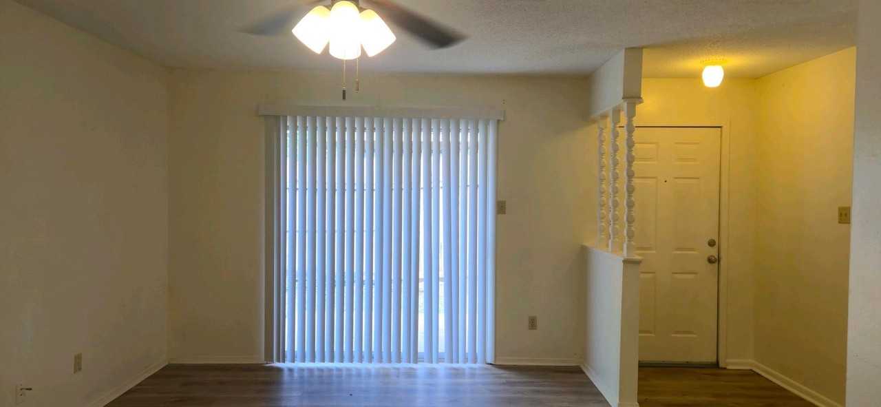 119 Queens Ct - Photo 3 of 22