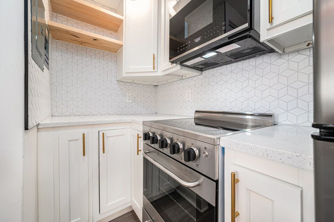 2733 Campbell St - Photo 3 of 13