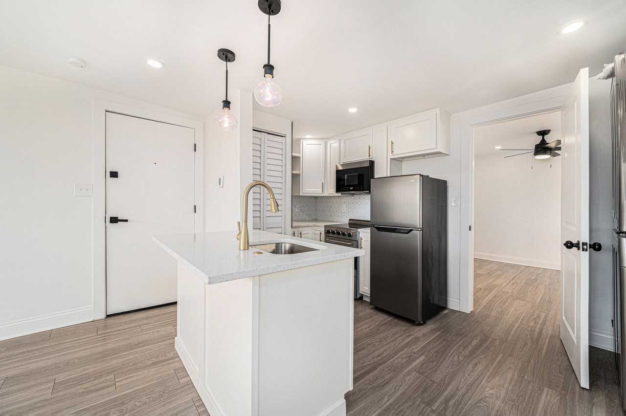 2733 Campbell St - Photo 4 of 13