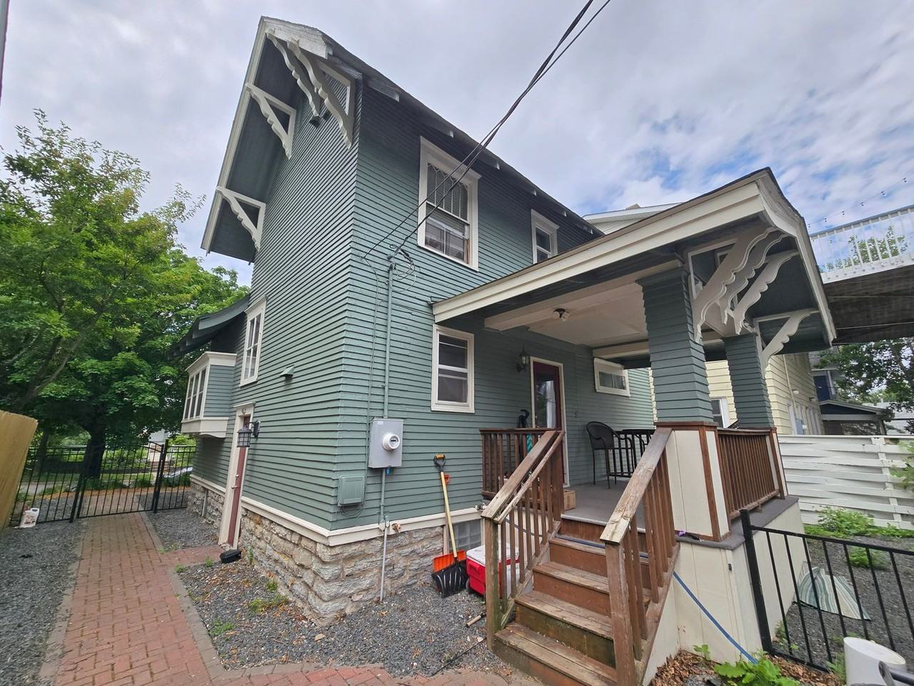 670 Ottawa Ave - Photo 3 of 25