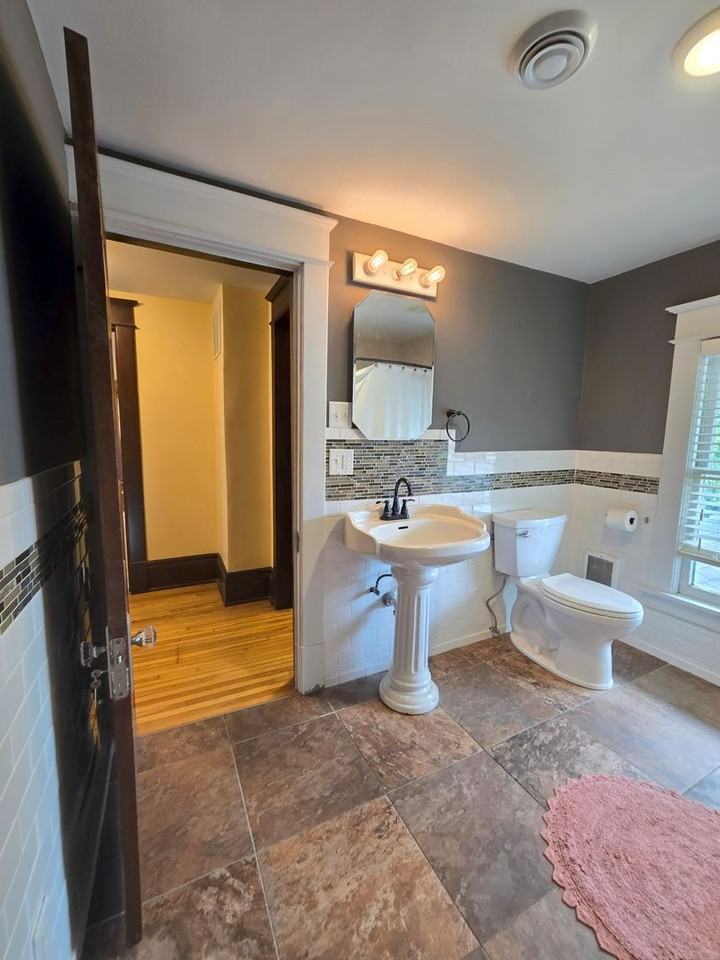 670 Ottawa Ave - Photo 6 of 25