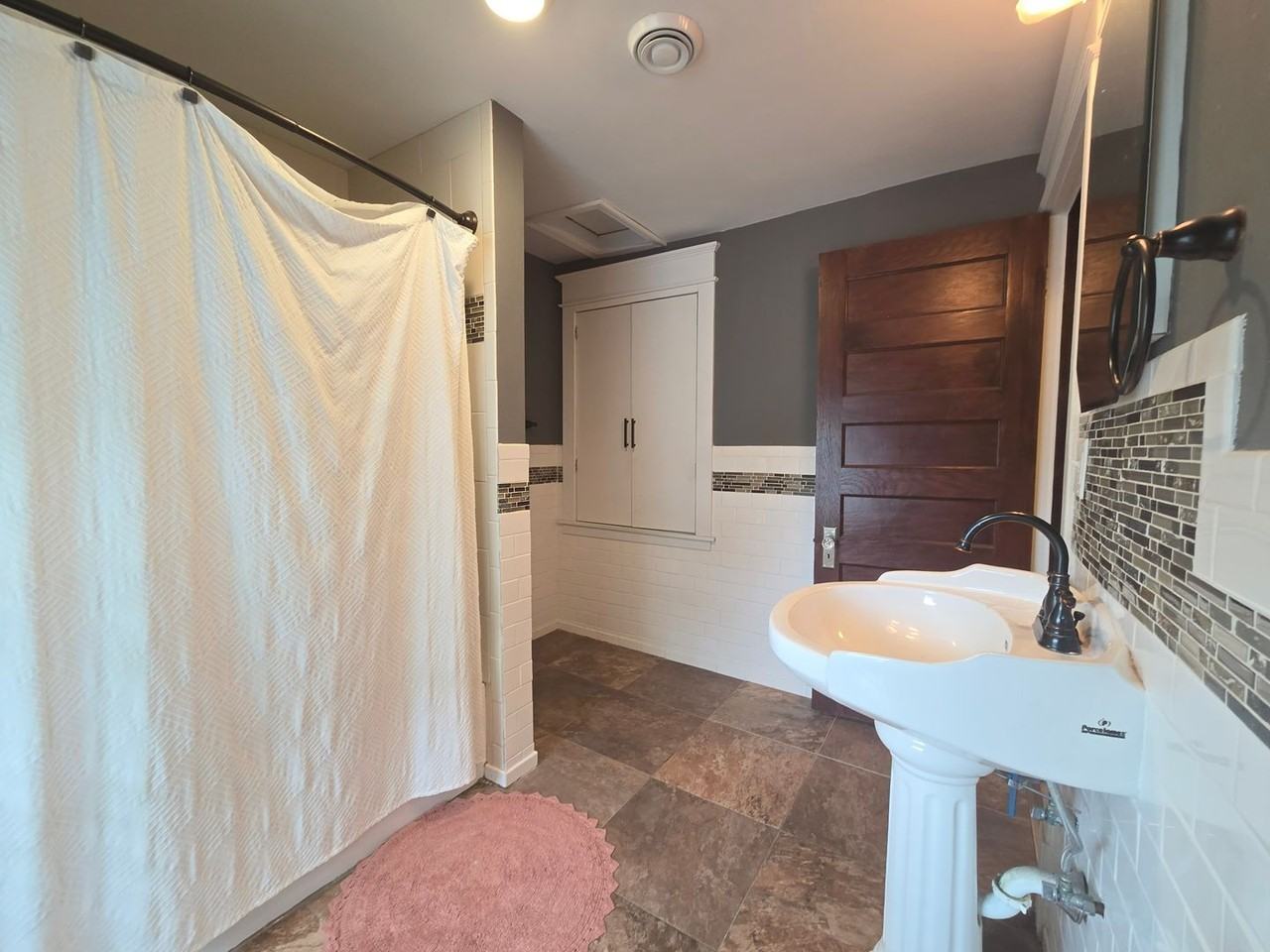 670 Ottawa Ave - Photo 7 of 25