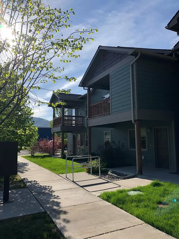 1909 Kensington Avenue - Photo 7 of 9