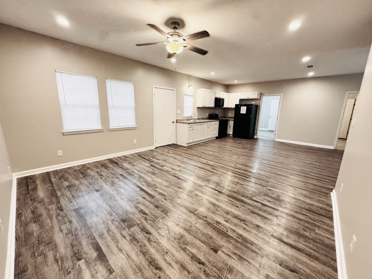 1219 N 44th St - Photo 4 of 34