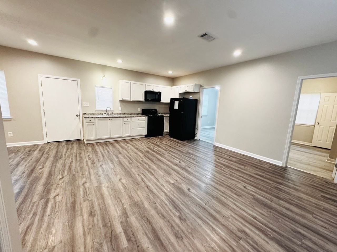 1219 N 44th St - Photo 5 of 34