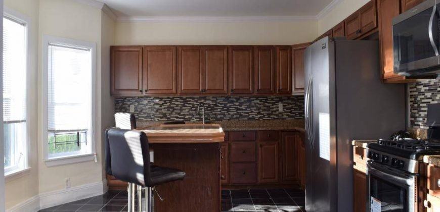 323 Lexington Ave - Photo 4 of 22