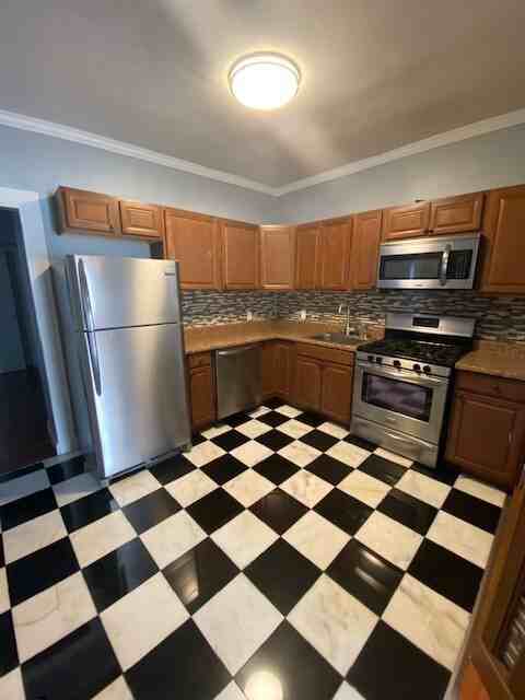 109 Lexington Ave - Photo 5 of 29