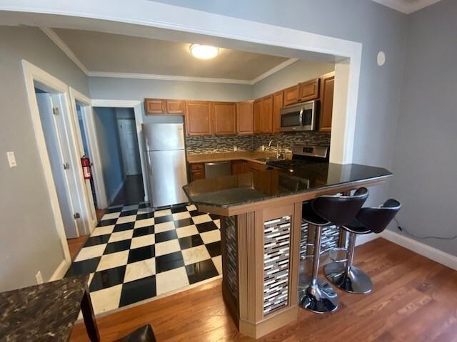 109 Lexington Ave - Photo 3 of 12